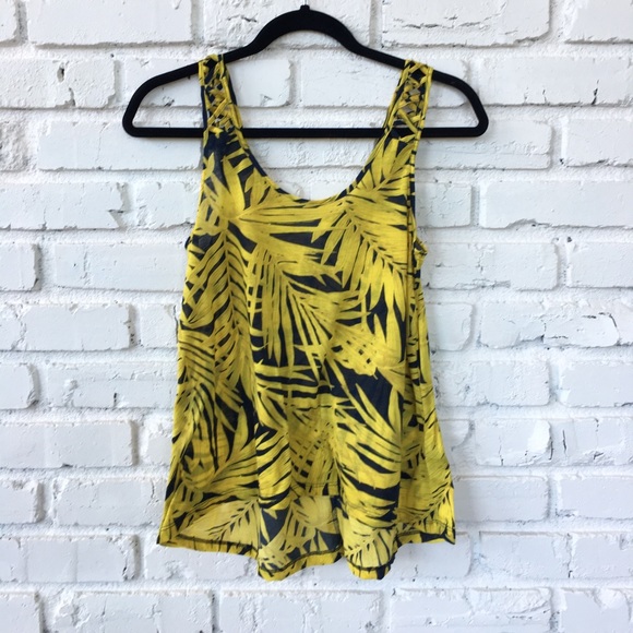 💥Sale! H&M Banana Leaf Tank Blouse - Picture 2 of 6